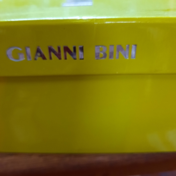 Shoes - Picture 3 of 4